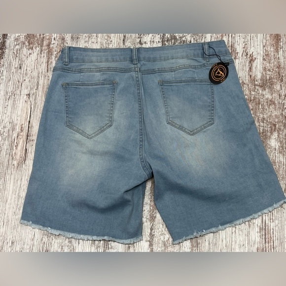 Women’s Junior High Waisted Denim Ripped/Frayed Hem Shorts - Picture 5 of 7